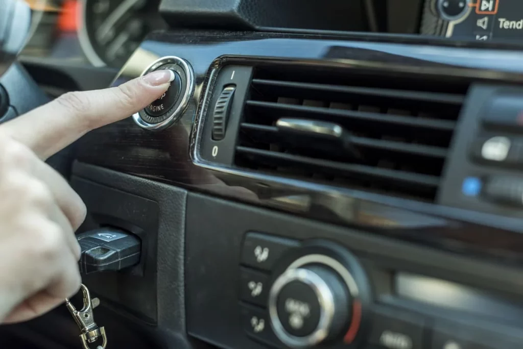 Arrancar con las ventanillas bajas para ahorrar gasolina