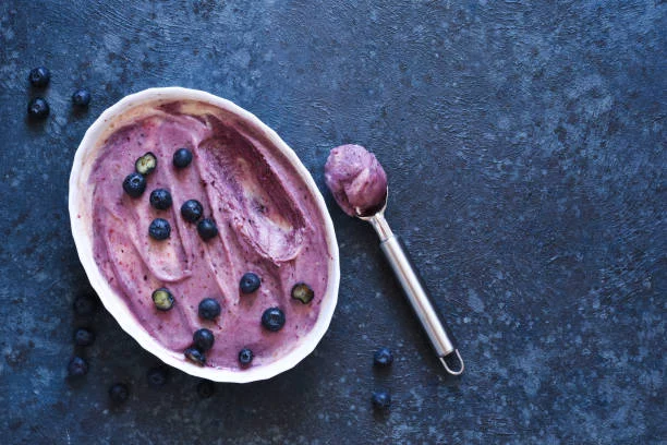 Preparación del helado de arándanos en simples pasos