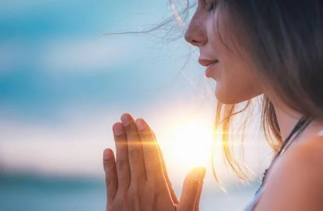 ¿Cómo inicio la meditación con un mantra?