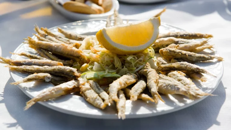 Los 5 mejores restaurantes donde podrás encontrar “pescaito frito” fuera de Andalucía