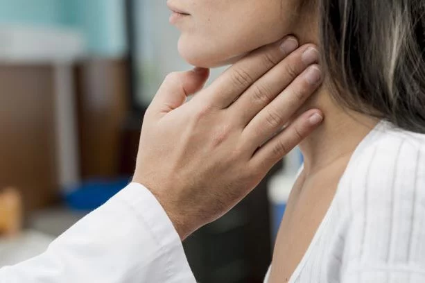 ¿Cuáles son los síntomas de problemas en tiroides?