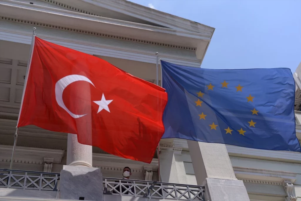 EuropaPress 5342335 banderas turquia ue Moncloa