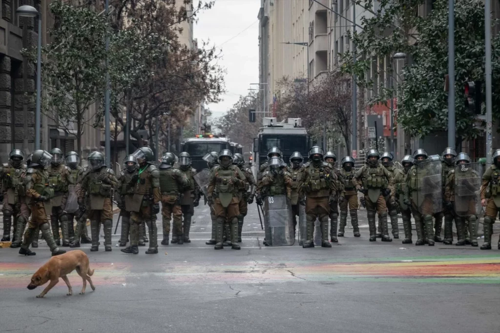 EuropaPress 5430899 10 september 2023 chile santiago anti riot officers block bandera passage Moncloa