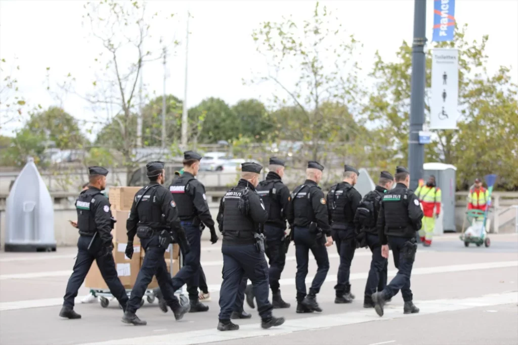 Herido en un ataque con cuchillo en París un militar francés