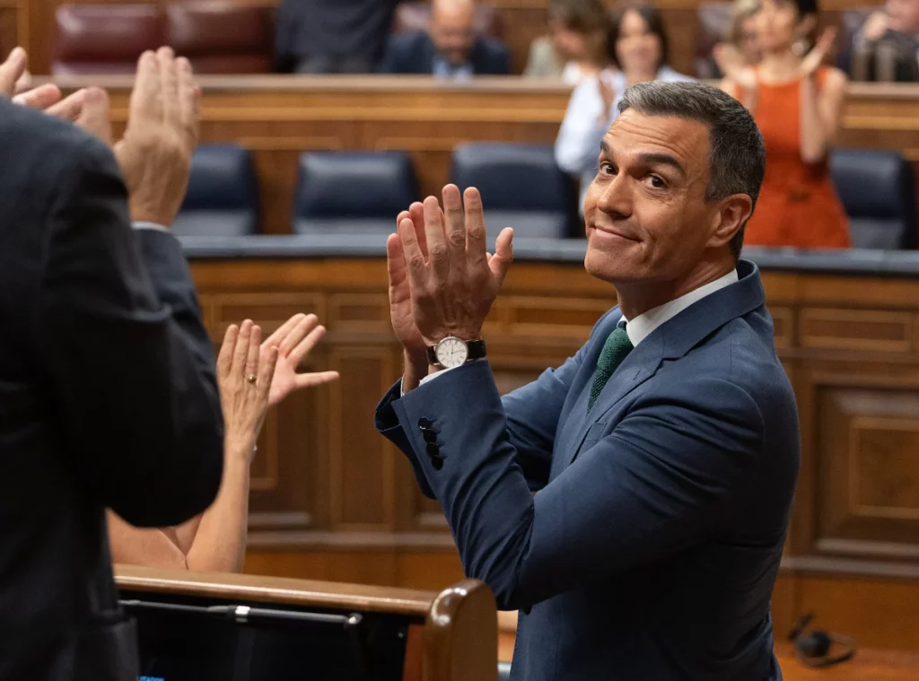 EuropaPress 6094115 aplausos presidente gobierno pedro sanchez sesion extraordinaria congreso Moncloa