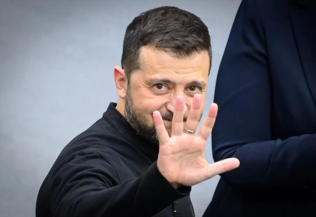 EuropaPress 6104524 11 june 2024 berlin ukraines president volodymyr zelensky waves after Moncloa