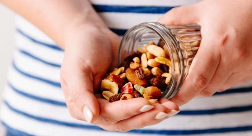 Estos son los frutos secos que debes comer para mejorar tu desempeño en la cama