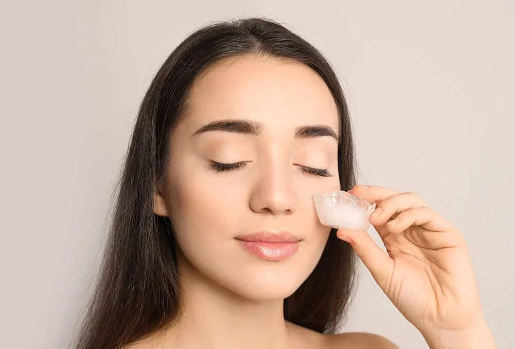 Así debemos usar el hielo para lograr un lifting facial