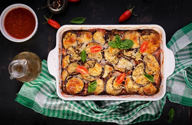 Relleno del pastel de berenjena y patatas