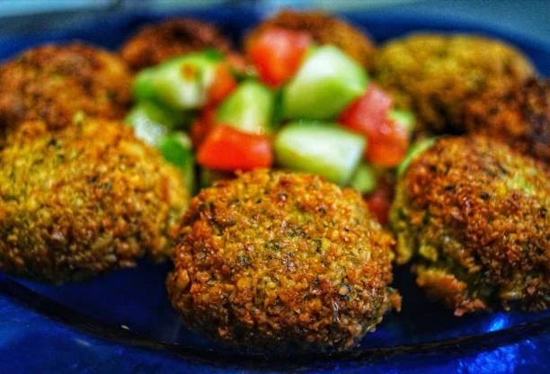 Formar el falafel y cocinar a fuego medio-alto