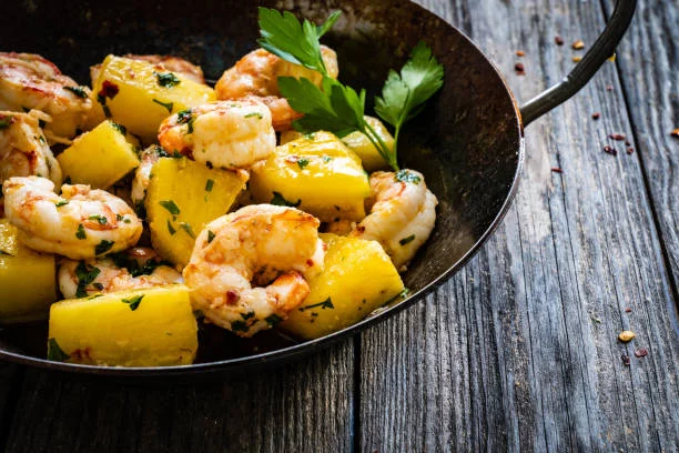 Ensalada de patata con langostinos y mejillones