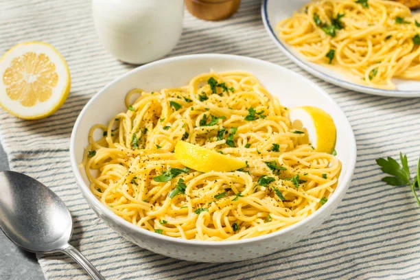 La pasta al limón es una receta rápida y fácil