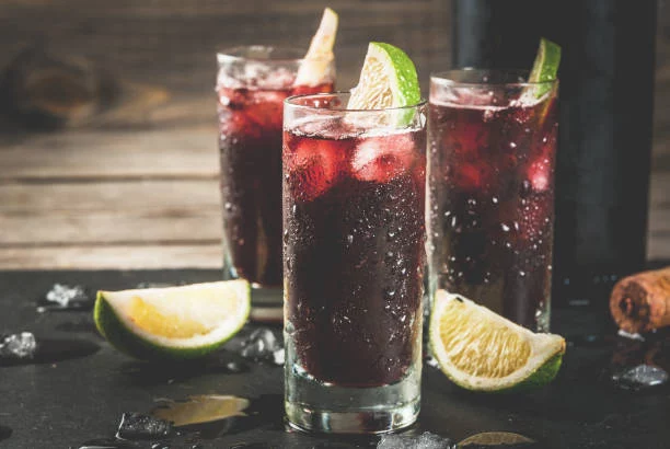 Tinto de verano vs. sangría: una rivalidad refrescante