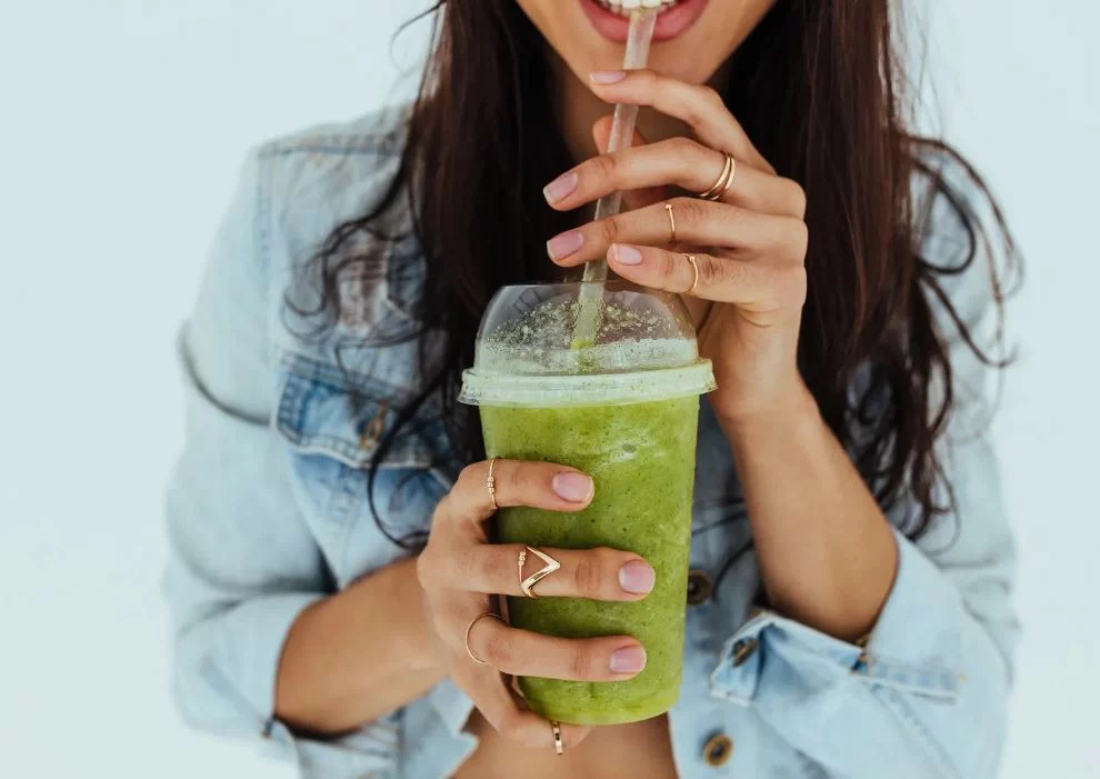 Esta receta de jugo verde mejorará tu salud digestiva