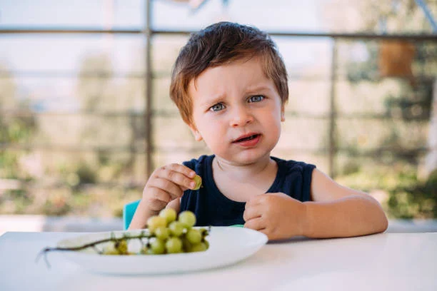 Comer uvas y los riesgos de asfixia en niños