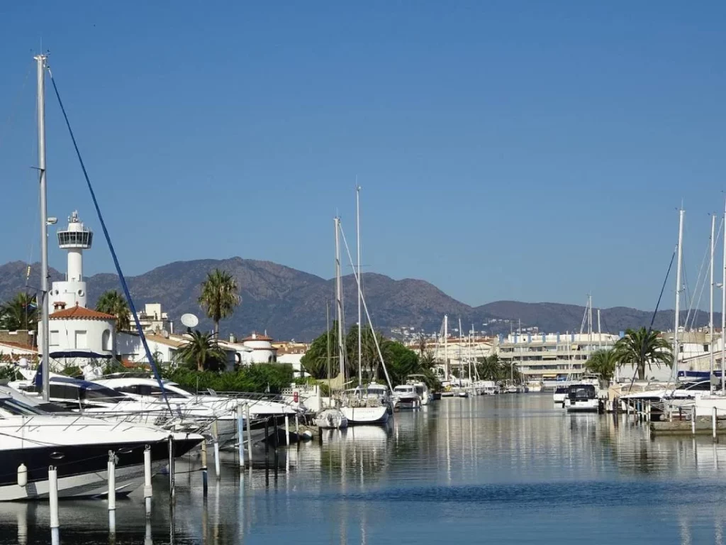 Un pedazo de Venecia en España: las bellezas naturales de Empuriabrava