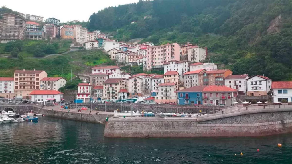 Comida de lujo y las mejores vistas en este pueblo de Bizkaia