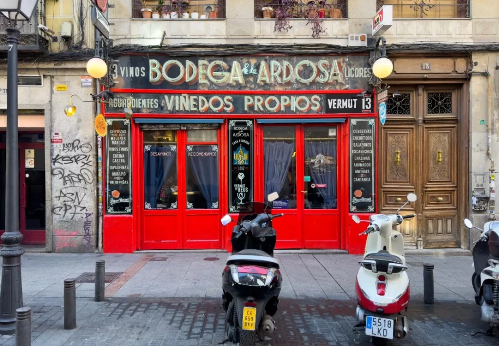 Bodega La Ardosa: el encanto de las tapas en Malasaña