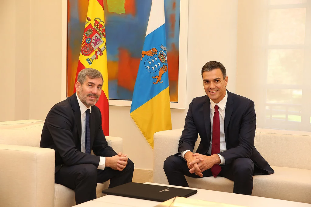 Fernando Clavijo y Pedro Sánchez en plena conversación por la crisis migratoria