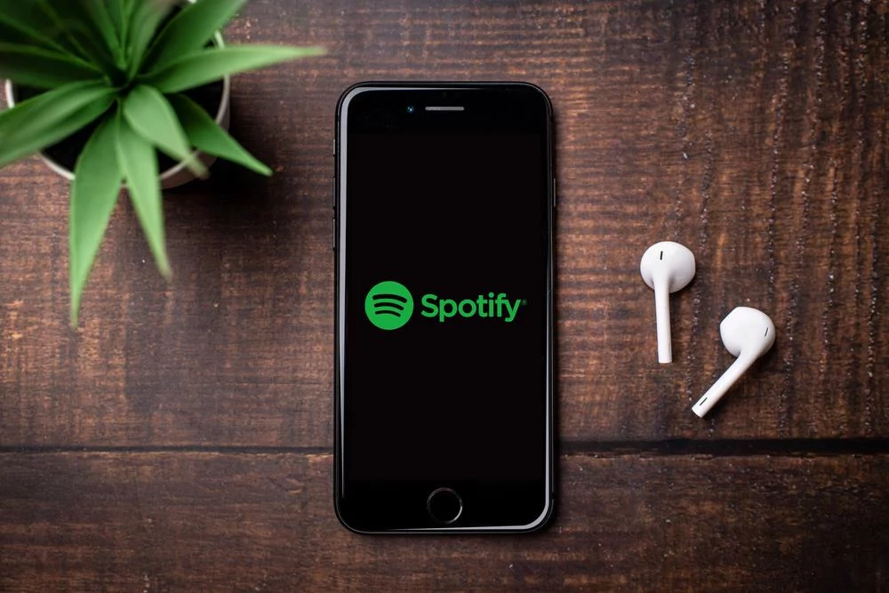 Por qué Spotify restringió el acceso a letras de las canciones