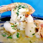 Receta muy marinera de Merluza en salsa con pulpo y gambas