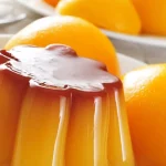 Aprende a hacer este flan de melocotón en almíbar en 15 minutos y sin horno