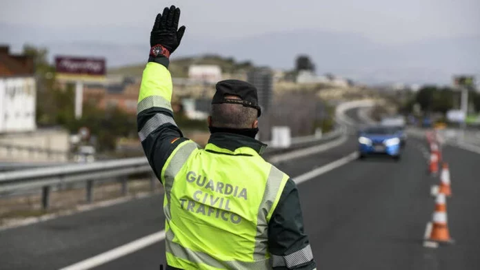 Nuevo aviso de la DGT: Obligatorio desde hoy en tu coche