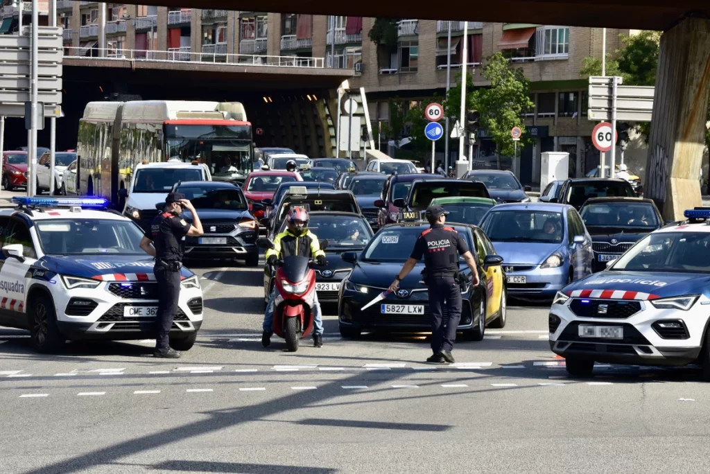 La operación jaula de los Mossos colapsa Barcelona y no captura a Puigdemont