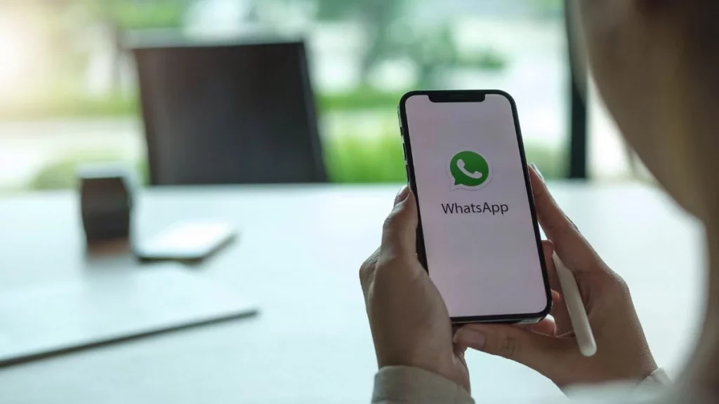 No debes enviar documentos ni códigos de verificación en WhatsApp