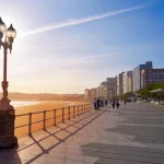 La playa española que cambia de nombre cada año