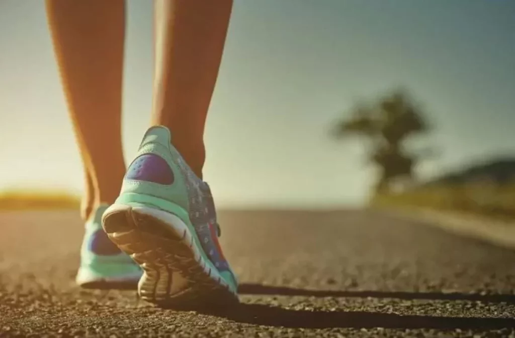 Para qué los médicos recomiendan caminar a diario para prevenir el cáncer