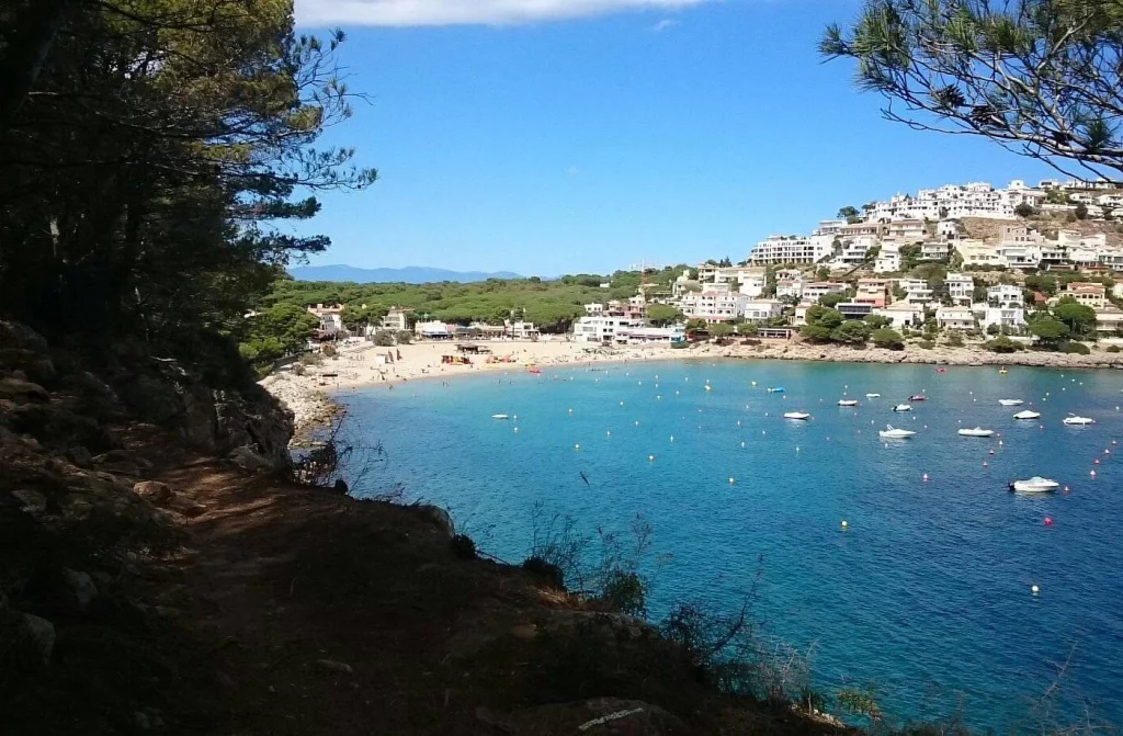 Cerca de Sant Pere Pescador: L' Escala, otro de los paraísos de la Costa Brava 