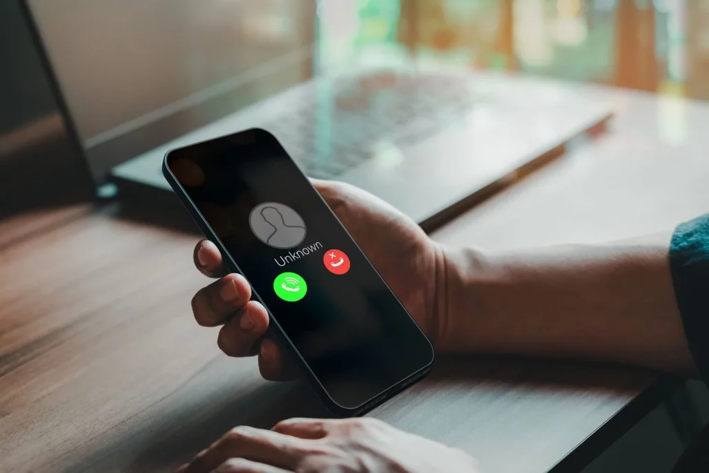 Cómo prevenir ser víctima de estafas por llamadas telefónicas