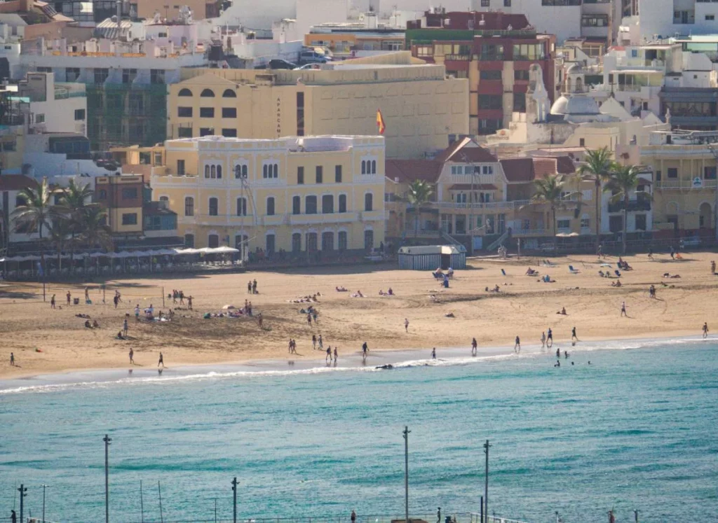 Playa y ciudad, las cualidades ideales para disfrutar de España en octubre