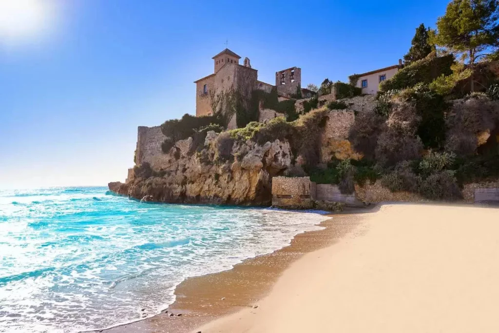 La playa, la opción preferida por los visitantes de Tarragona