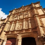 ¿Sabías que la ciudad de Salamanca tiene una rana escondida en su famosa fachada universitaria?