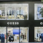 Guess se pasa a los pendientes con estos de estilo retro de lujo al mejor precio