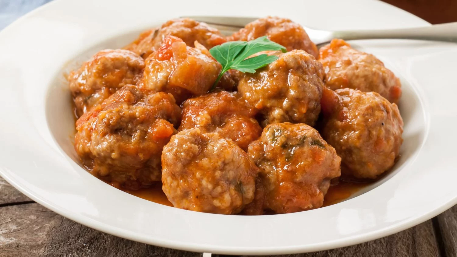 ALBÓNDIGAS EN SALSA: TRADICIÓN Y SABOR