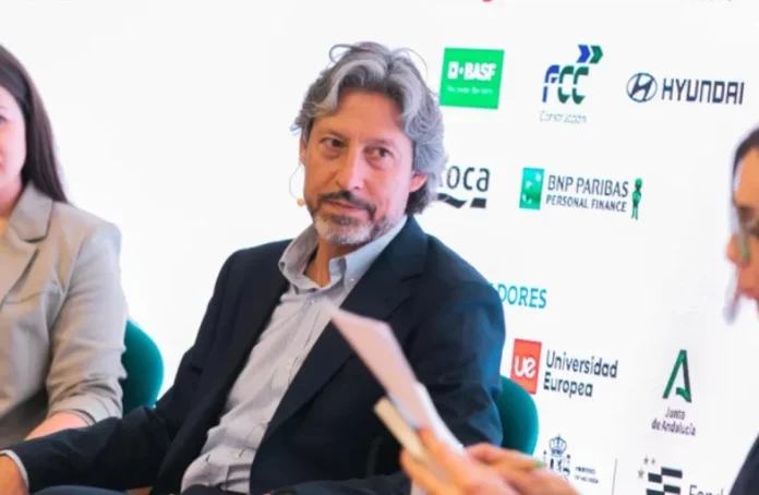 Carlos Velázquez (Roca) durante su mesa redonda en el I Congreso de Sostenibilidad.es
