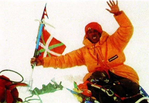 el sherpa pasang temba en la cima del everest el 14 mayo 1980 Moncloa