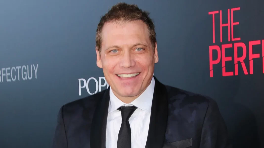 Holt McCallany: el compañero de investigación de Jonathan Groff