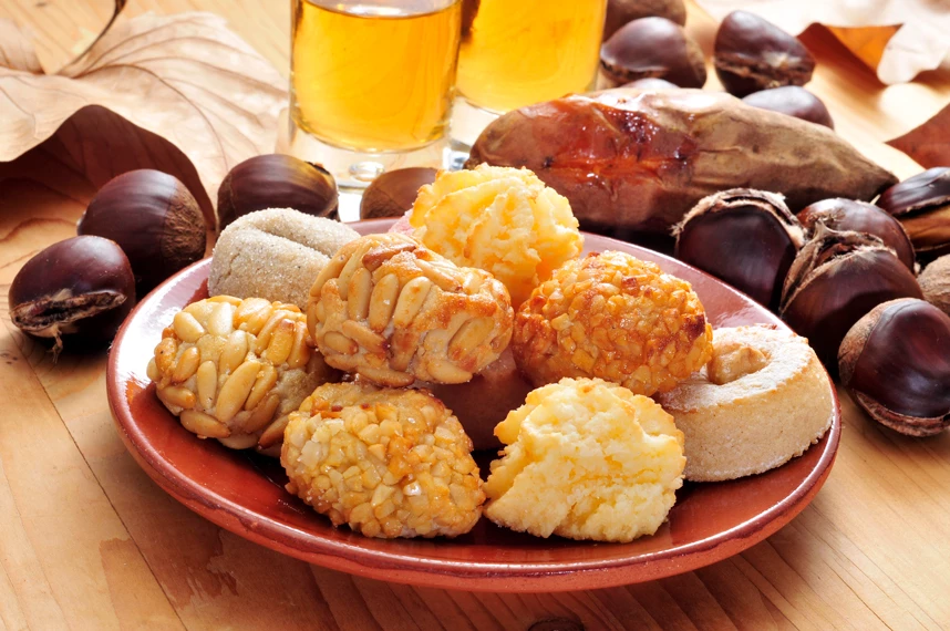 Dando vida a los panellets entre variedades de sabores y formas