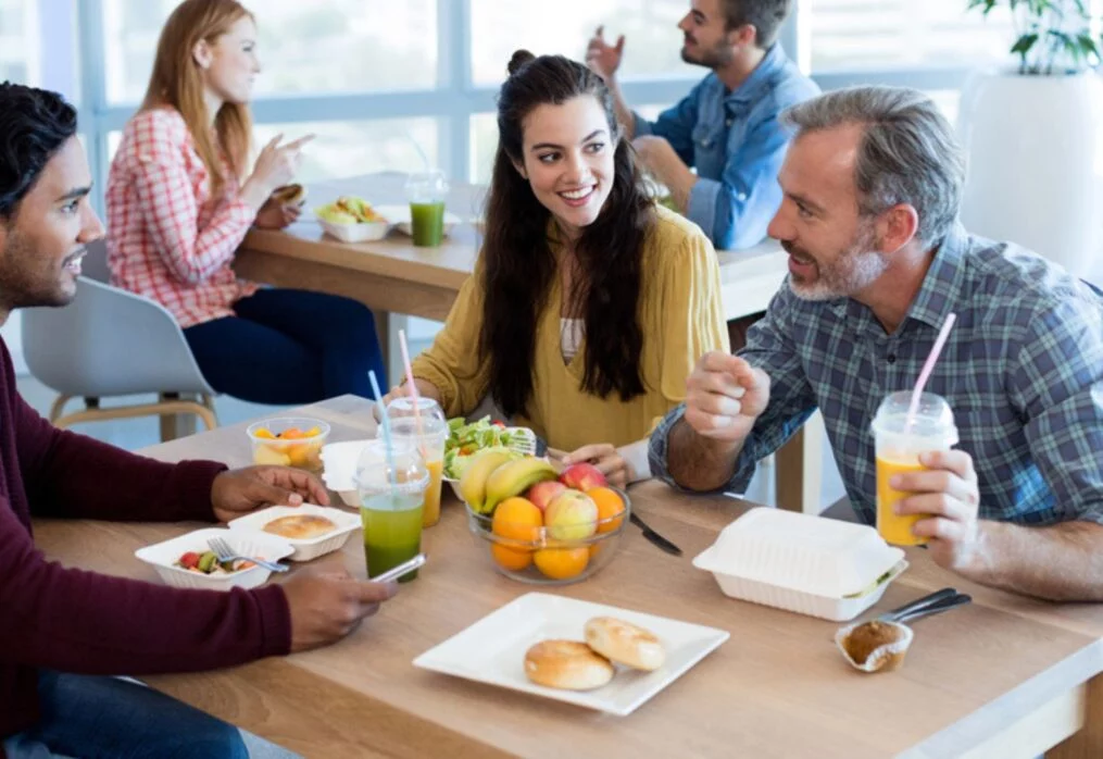 La solución al dima de comer durante tu  jornada laboral 