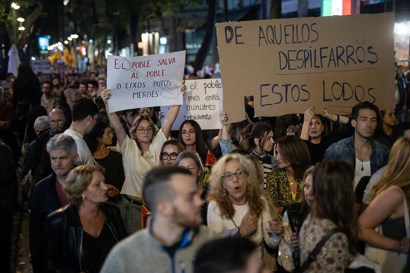 La indignación crece en Valencia contra Pedro Sánchez, Mazón, Robles, Marlaska y Ribera