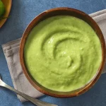 El truco para hacer un guacamole cremoso que todos amarán