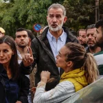 Pilar Eyre desvela el enigmático mensaje que recibieron Felipe VI y Letizia antes de ir a Valencia