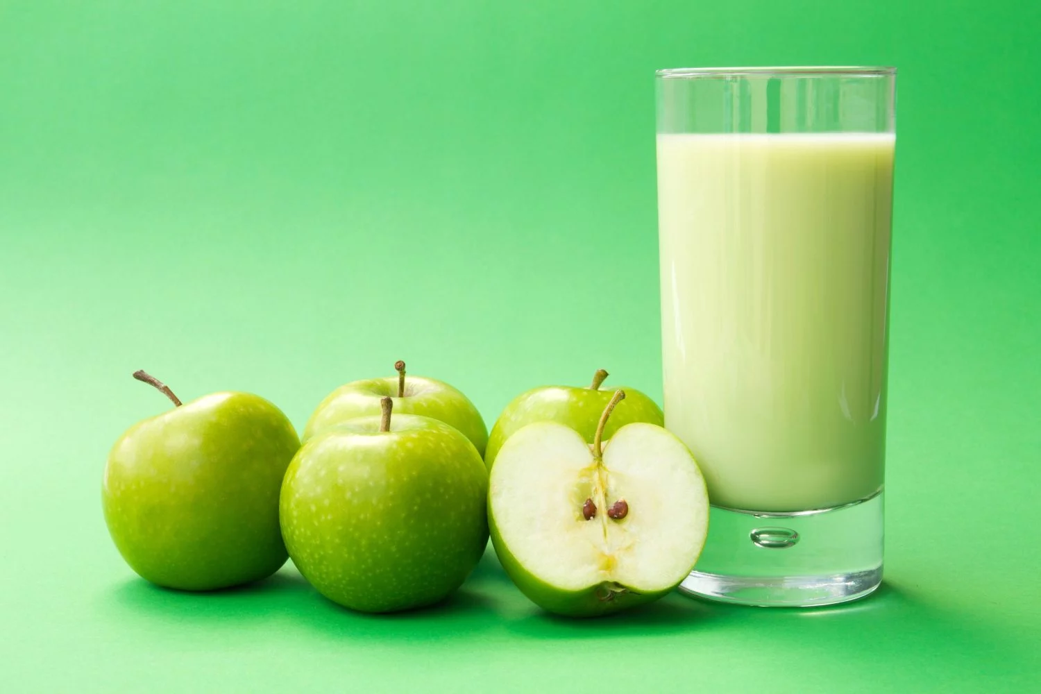 LOS BENEFICIOS DE LA MANZANA VERDE EN TU DIETA