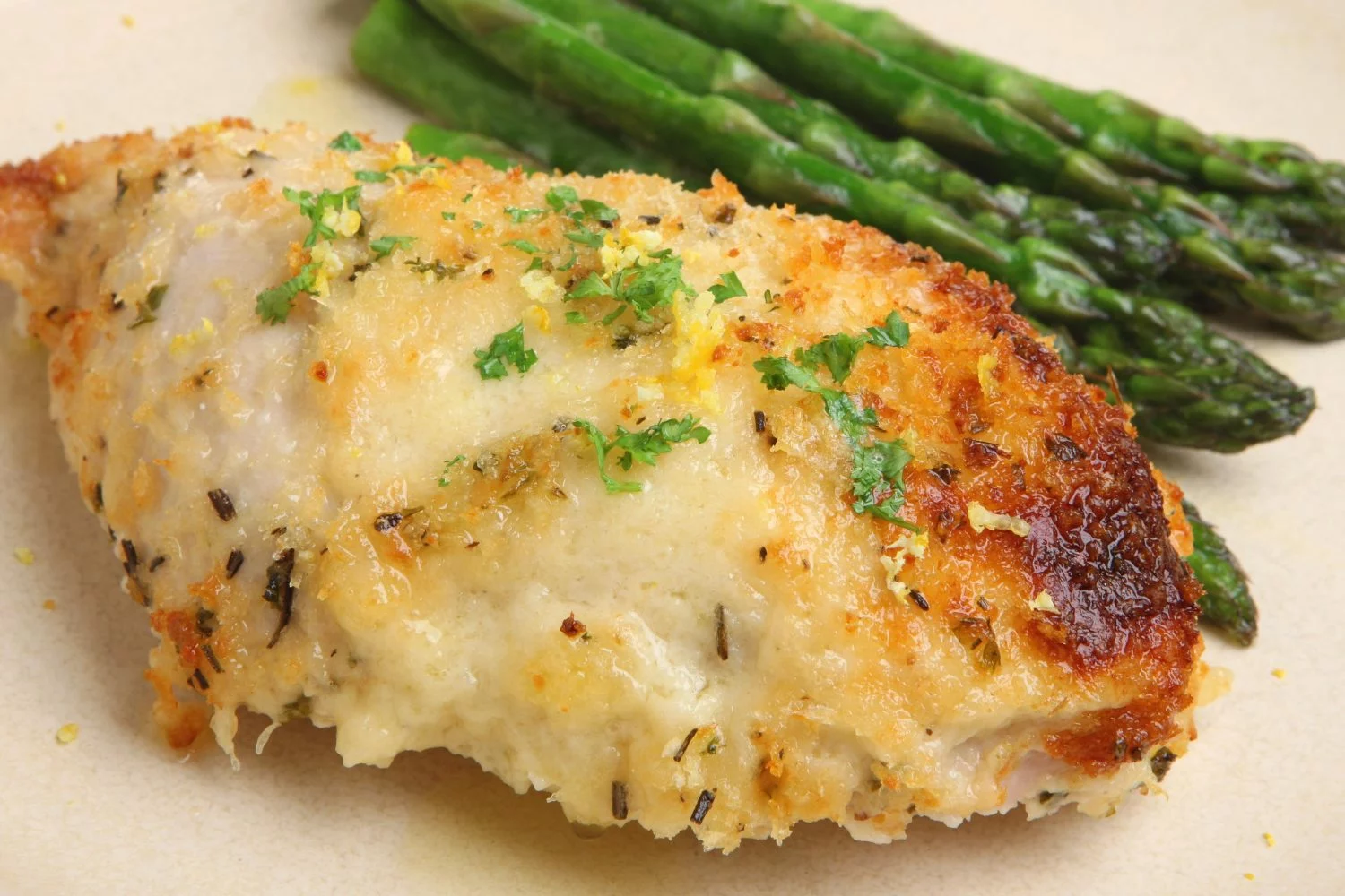 LA PREPARACIÓN DEL POLLO A LA PARMESANA LIGERO Y SIN GLUTEN