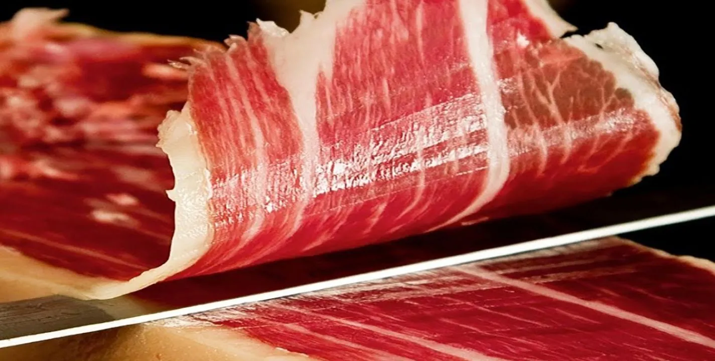 LA TÉCNICA DE CORTE DEL JAMÓN PARA UNA DEGUSTACIÓN PERFECTA