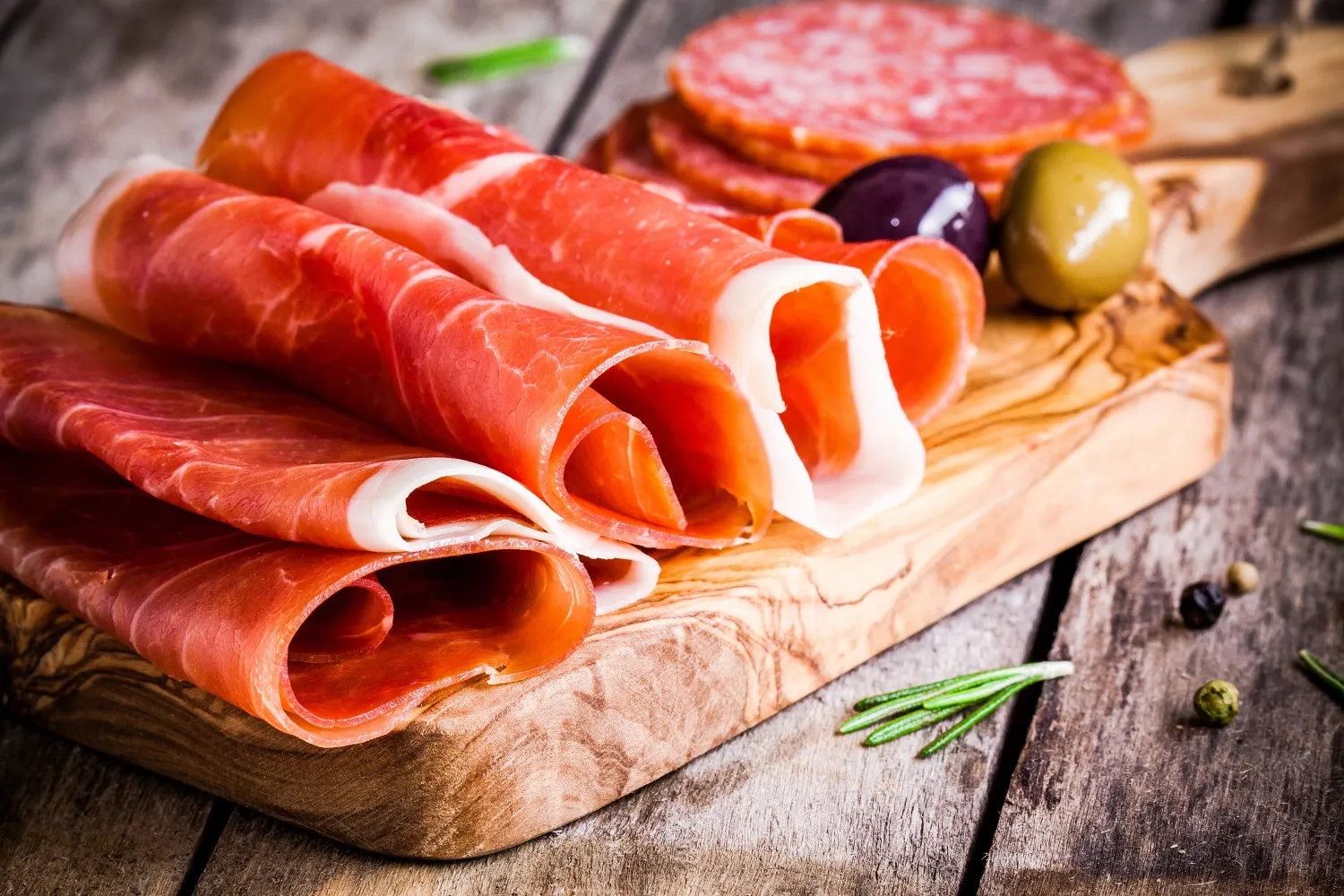 LA IMPORTANCIA DEL JAMÓN EN LA GASTRONOMÍA ESPAÑOLA